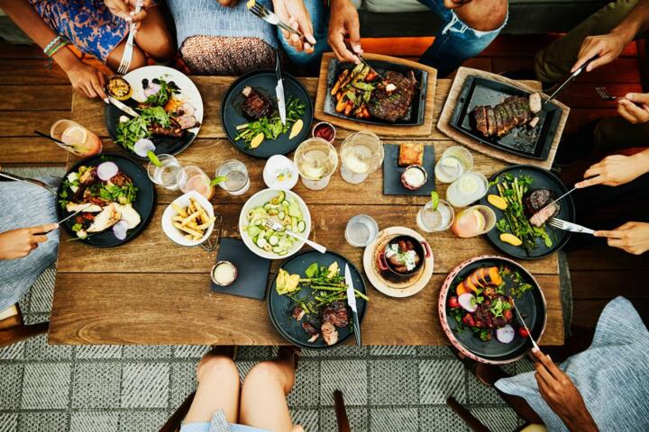 How to Plan Meals on a Family Trip