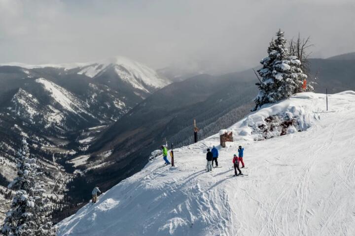 Winter Sports Beyond the Alps: Surprising Ski Destinations