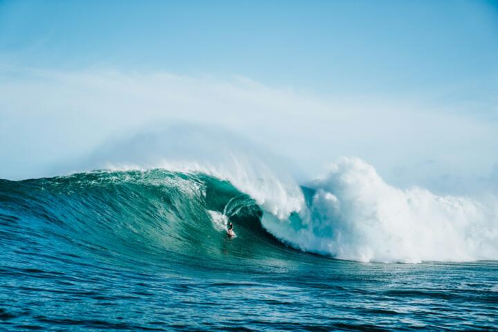How to Read Tide and Surf Conditions Before You Go